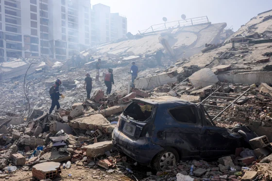 Venezuela Earthquakes Kill At Least 1,430; Neighbors Lead Rescue Effort As State Response Lags
